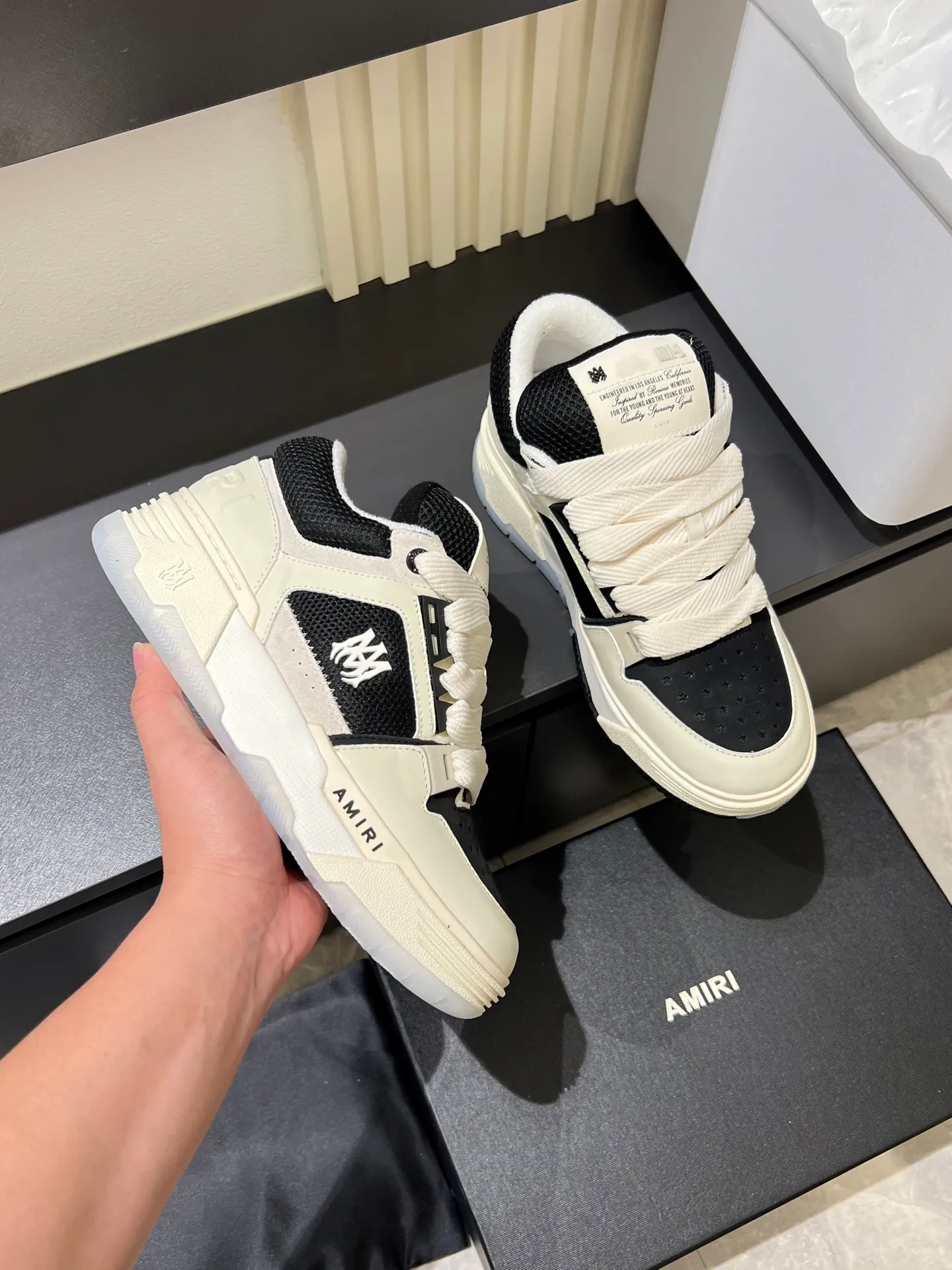 Men's shoes 💰p680 [AMIRI] 2025 spring and summer series new sneakers, new 🆕 bread shoes, bread shoes have a very special big tongue design, thickened outsole, rounded toe, oversized rubber sole and perforated star details, whoever wears them will look better! The appearance is responsible, the feet are retro and handsome! Size: 38-45
